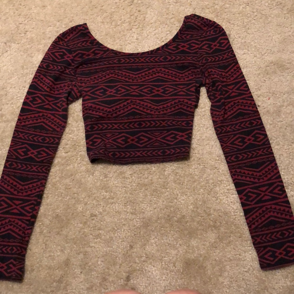 Long sleeve tribal print crop top